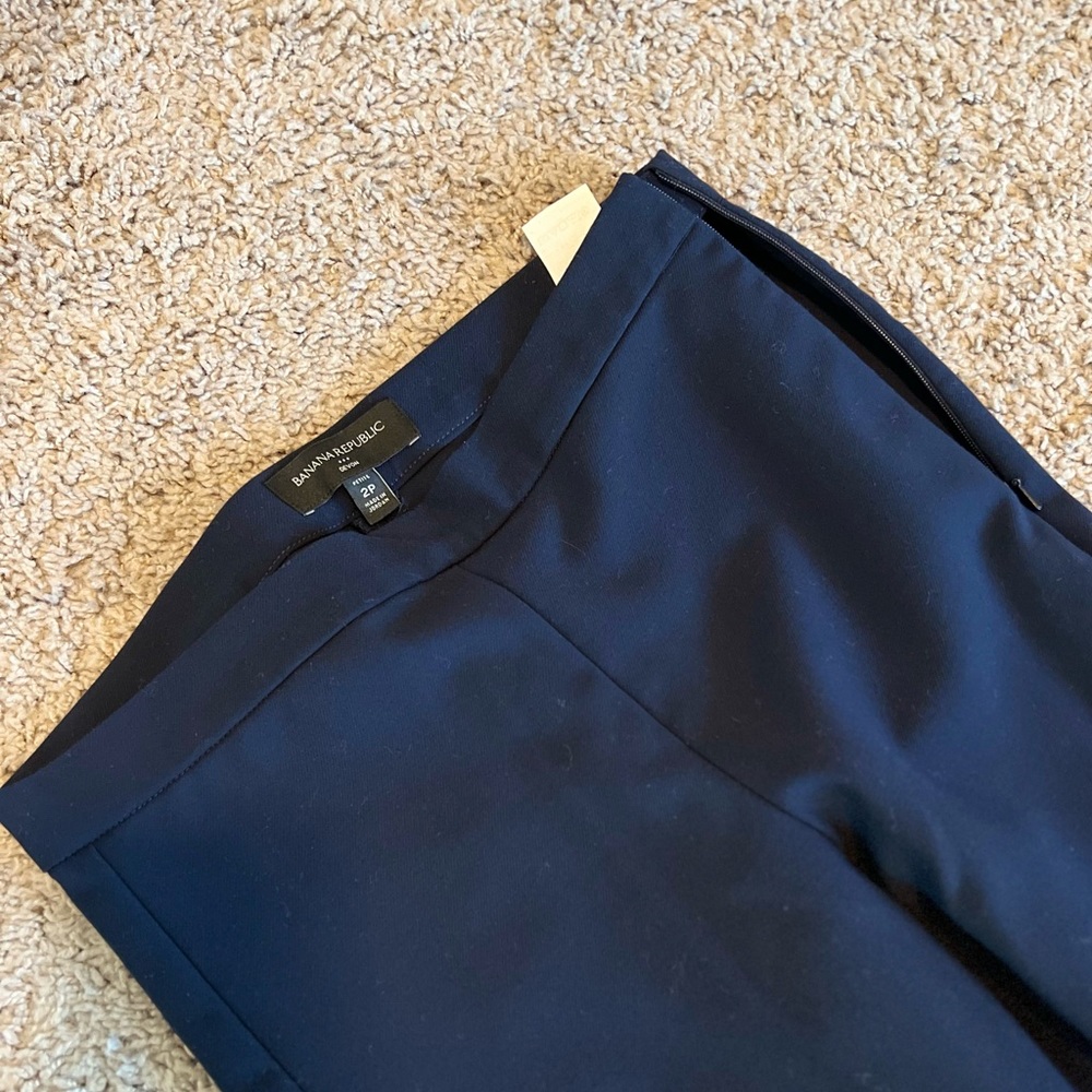 Navy blue Banana Republic trousers. Side zipper and perfect for the office